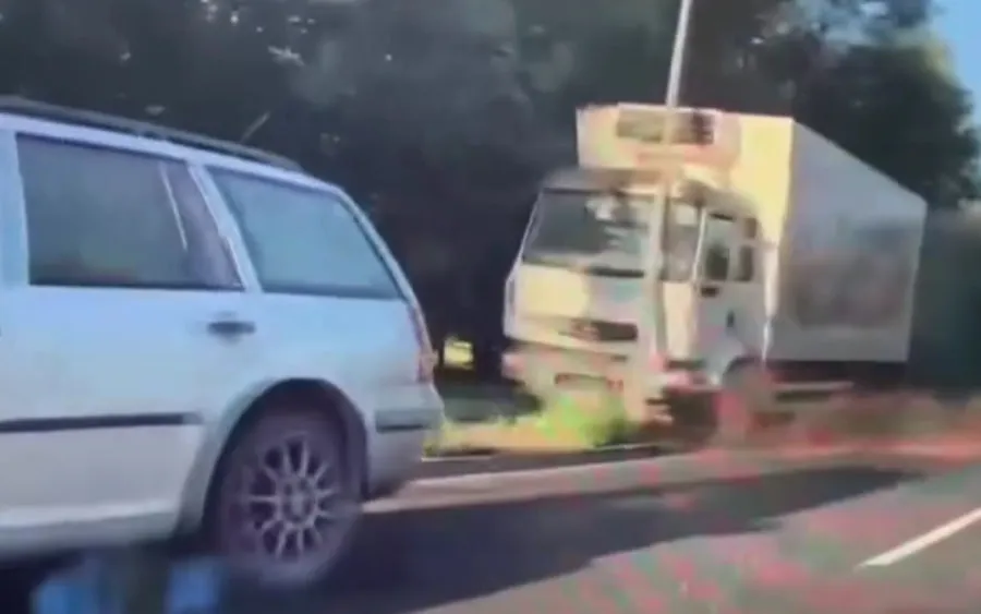 Грузовик снес столб и свернул в жилой дом: водителю стало плохо (ВИДЕО)