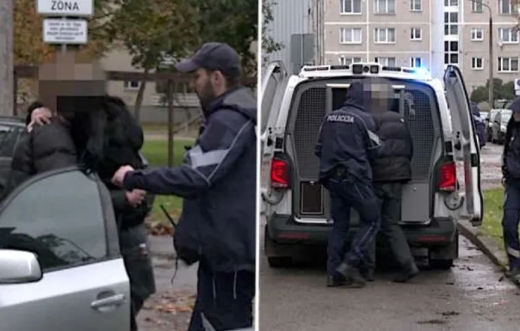 Парковался у подъезда — протаранил две машины: ДТП в Пурвциемсе