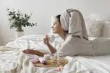 Kāpēc sevis palutināšana nav tikai tukša frāze, bet reāls iemesls ieviest ikdienas ķermeņa kopšanas rituālus?