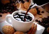 Они сами не стали бы это заказывать: стюардессы раскрыли секрет, каких напитков лучше избегать