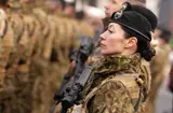 Воевать должна страна, но не я? 66% за сопротивление, а лично защищать Латвию готовы 37%