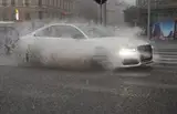 Мощные грозовые ливни с градом обрушатся в понедельник на Латвию
