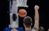 FIBA diskvalificē Latvijas basketbolistu Frīdenbergu par sporta likmju veikšanu