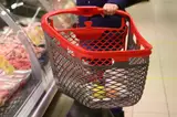 Ekonomists: Mazumtirdzniecības apmēri šogad Latvijā varētu pieaugt par apmēram 4%