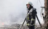 27 пожарных и восемь машин. В Инчукалнсе вспыхнул крупный пожар на производстве