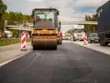 Шесть видов экспериментального асфальта уложили на Видземском шоссе