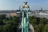 Латвии нужны иммигранты, чтобы охранять Памятник Свободы: Клуйнис
