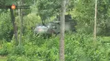 Хозяева в шоке: во время учений в Гулбене военные стреляли прямо во дворе