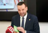 Узулниекса — теперь уже экс-министра -выпустили из изолятора: а дальше ему светит год тюрьмы