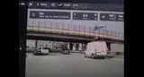 Проучил? Водитель намеренно врезался в другую машину на кругу Славу в Риге
