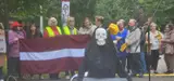 Pie Ministru kabineta izlijis mediķu jūra: uz mītiņu izgājuši simtiem veselības aprūpes darbinieku. FOTO