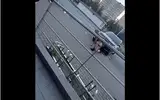 Вызвали скорую, посоветовали одеться: в Плявниеках нетрезвый парень устроил раздевание на улице