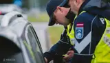 Жил в угнанной машине, пока его не остановили пьяным за рулём: анекдотический случай в Екабпилсе