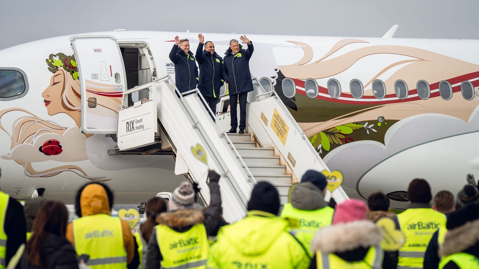 Эксперты об airBaltic: государству, возможно, придется заплатить еще больше