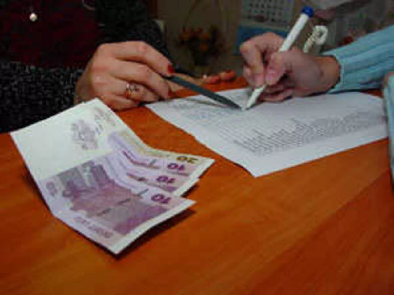 1500 евро на руки — много или мало? Мнения людей о зарплатах в Латвии
