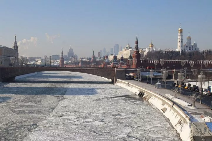 Москва отравлена? В столице России жителей призвали не ходить на улицу и закрыть окна (Дополнено)