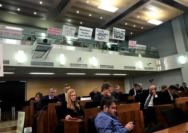 Ночное заседание в Рижской думе: оппозиция не сможет дискутировать бесконечно