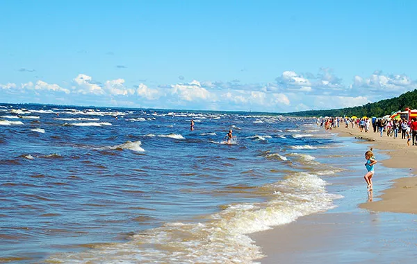 Уже теплее! Вода в Юрмале прогрелась до +19