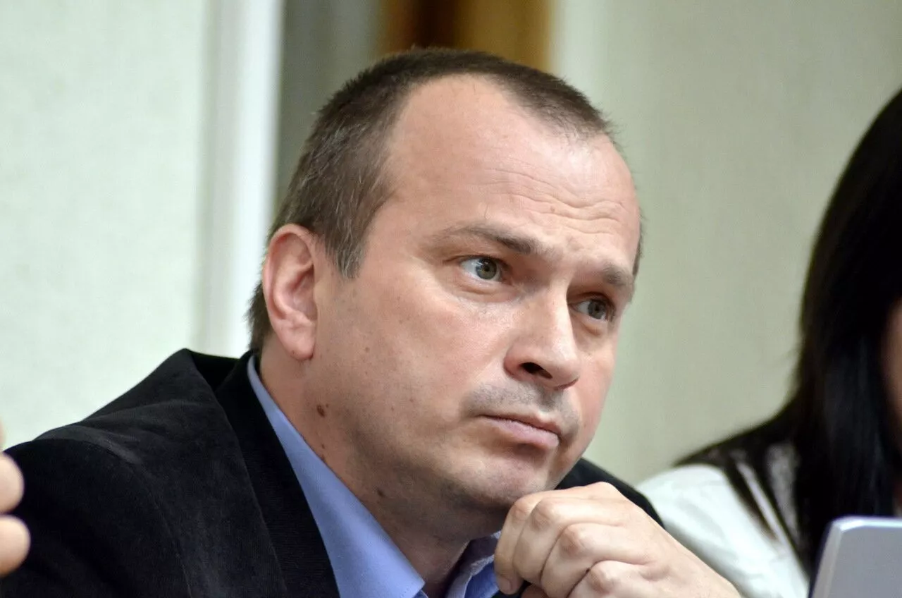 KNAB наказал даугавпилсского депутата за издание буклетов на русском языке 