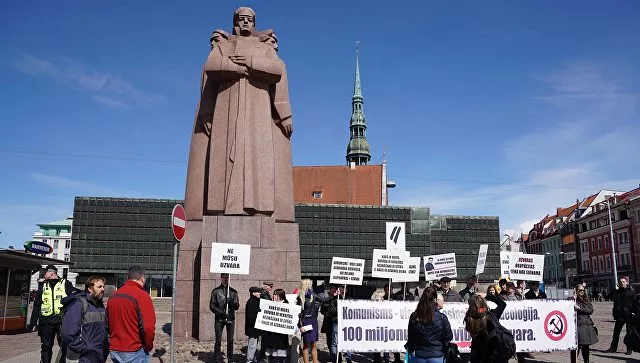 Взаимный подсчет. Кто кому должен за «советскую оккупацию»