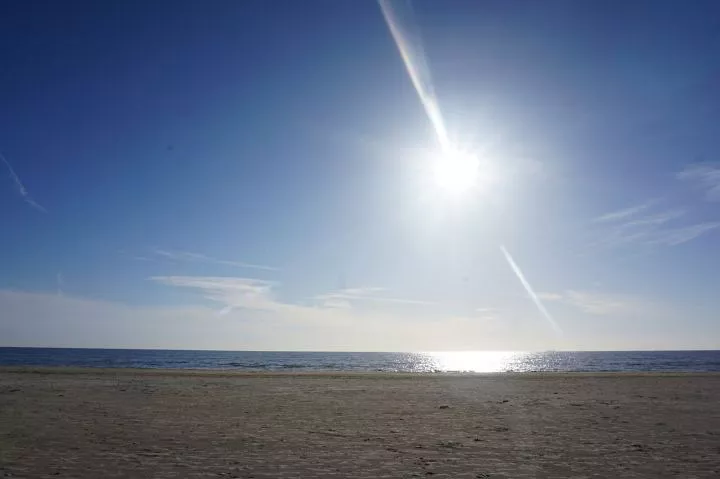 Под Лиепаей на берег моря вынесло тело утонувшего человека