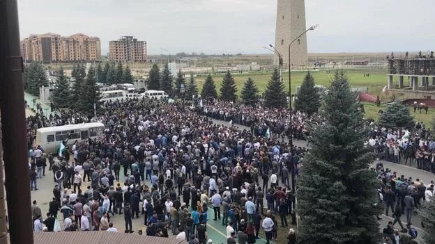 Многотысячные протесты в Ингушетии: люди не хотят передела границы с Чечнёй (ФОТО, ВИДЕО)