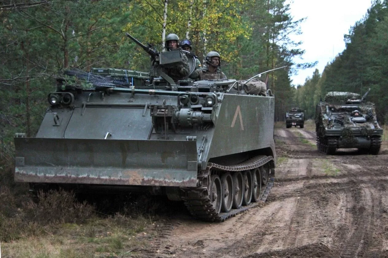 Без паники: по дорогам Латвии движется военная техника из Эстонии и Литвы 18