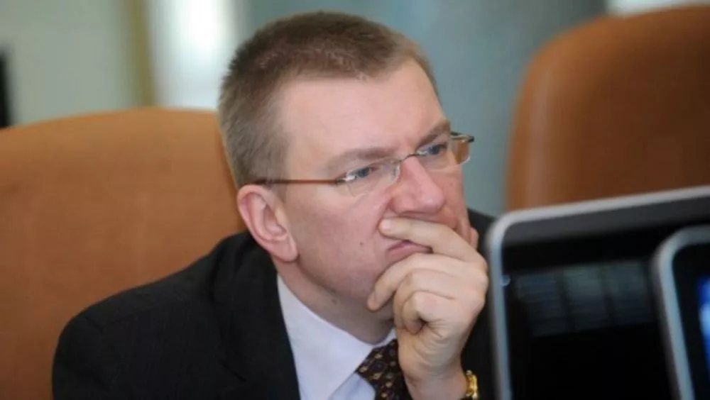 «Зачем использовать мусорный язык дегенеративных варваров»: Ринкевича жёстко пожурили за твит на русском