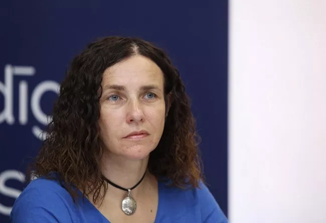 Всё-таки жив в Шуплинской секретарь комсомола, потянуло её на политинформации: «Неаткарига»