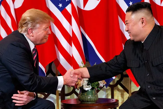 Пресс-секретарь Трампа пострадала в драке журналистов