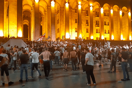 В Тбилиси возобновилась акция протеста