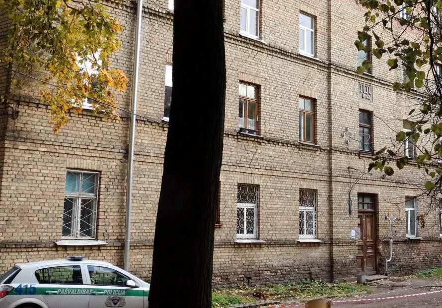 Жильцы здания, где обрушился потолок, теперь должны искать новое жилье: дом опасен для проживания