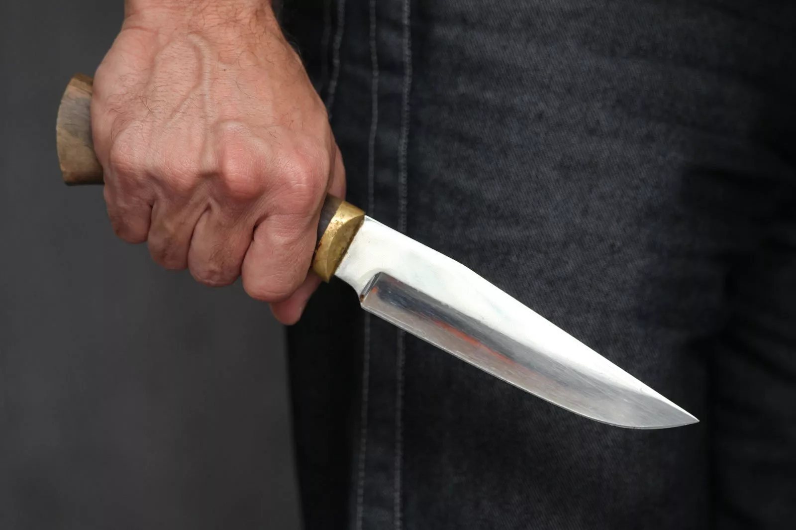 Мужчина с ножом ворвался в детский центр Даугавпилса: женщины и дети были в панике