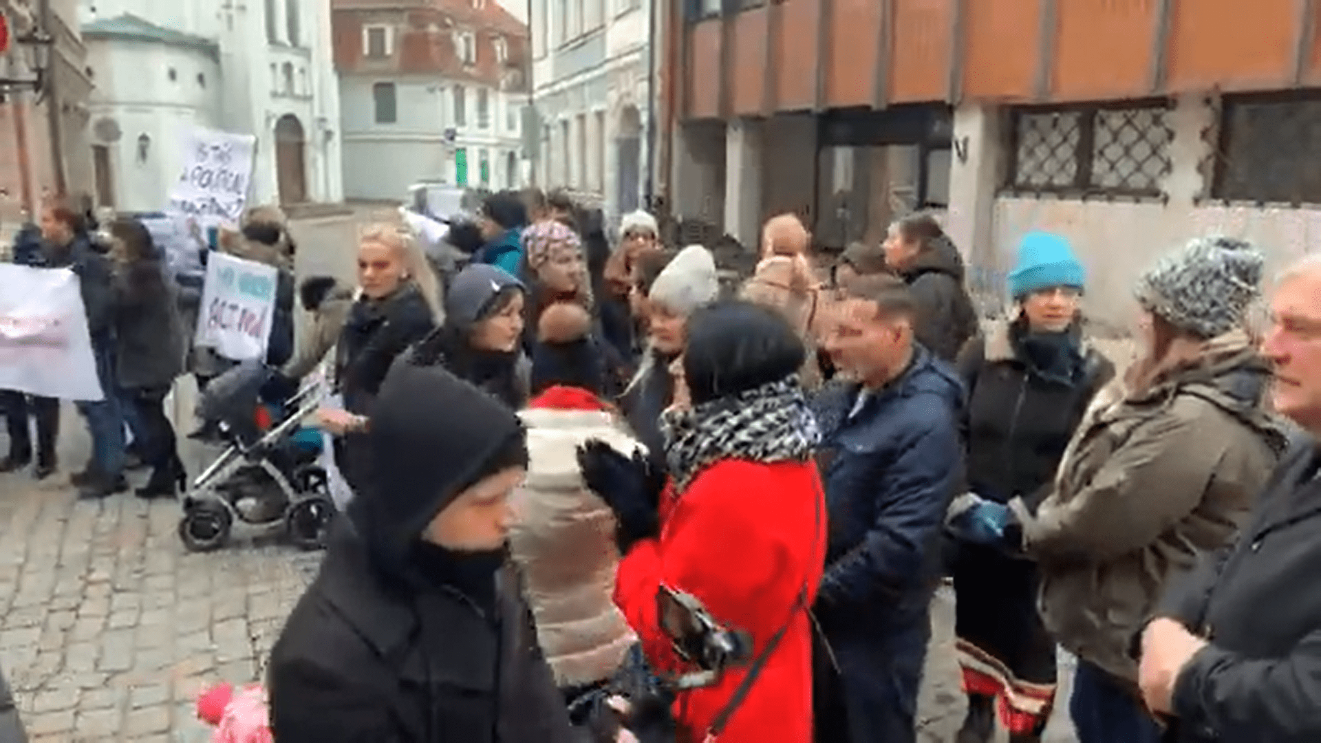 «Каждый имеет право на справедливый суд»: у посольства Дании проходит митинг в поддержку Кристины Мисане
