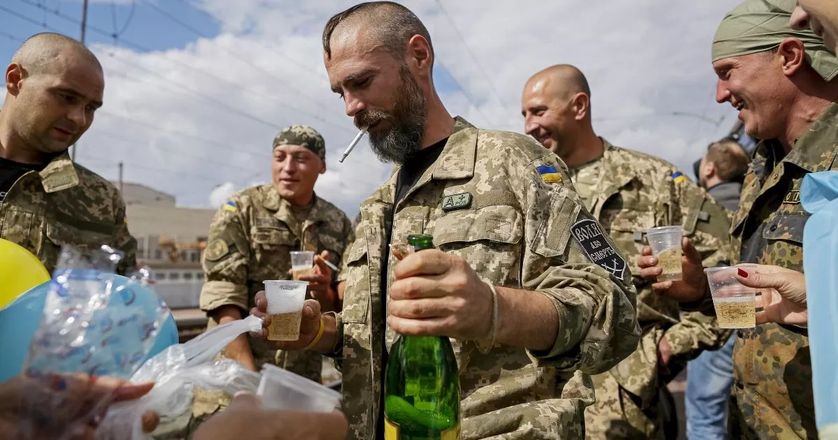 «Русские воюют за Украину, едят сало с чесноком, курят сигареты без фильтра. Их не победить!» В Сейме обсудили Украину