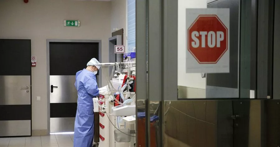 Эпидемиолог: 820 тысяч без защиты — ни привиты, ни переболели, каждый день для них будет «русской рулеткой»