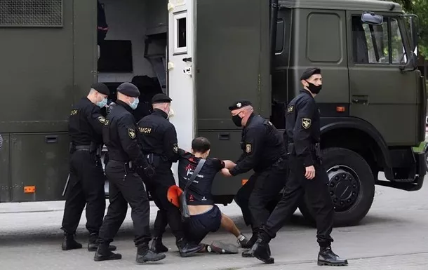 Помощь наших спецслужб против белорусской оппозиции угрожает репутации Латвии