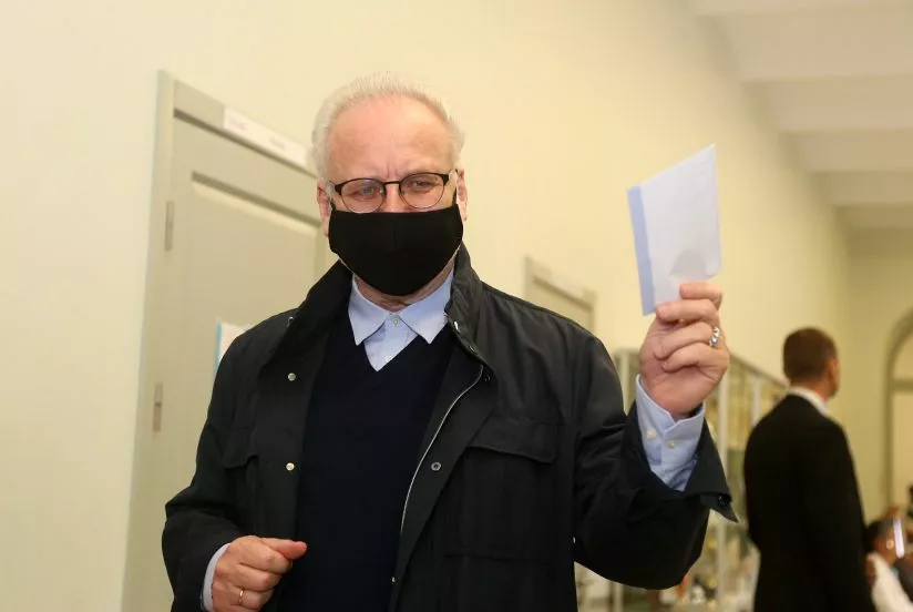 Всё, действуют! Президент провозгласил поправки о штрафах за неношение масок