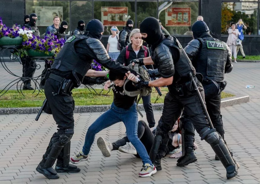 Пострадавшие участники акций протеста прибыли на лечение в Латвию