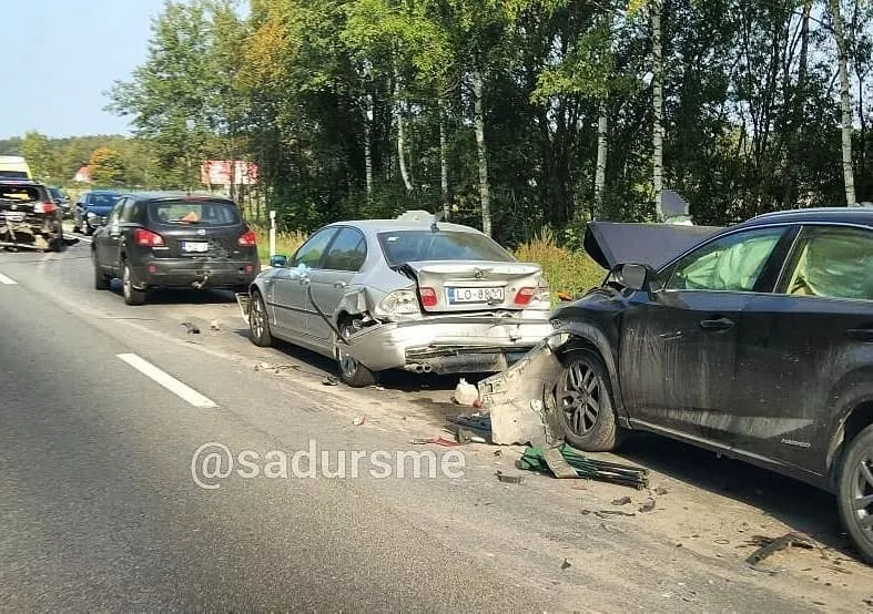 Движение только по одной полосе: на Баусском шоссе массовое ДТП с участием четырех автомобилей (фото)