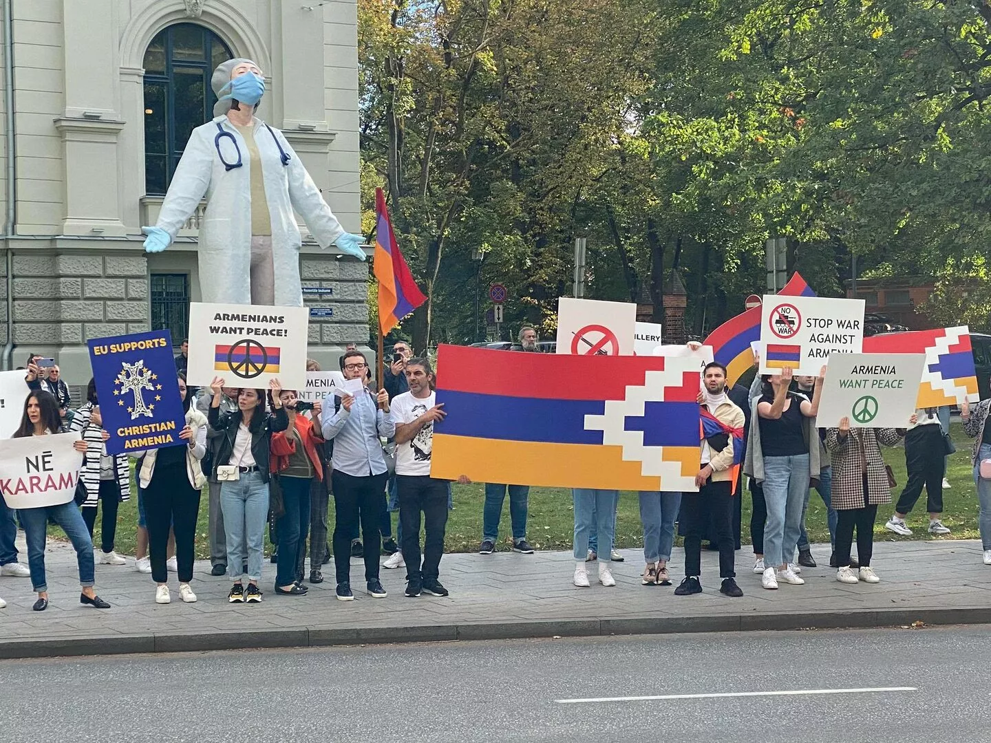 В Риге прошло шествие против конфликта в Нагорном Карабахе