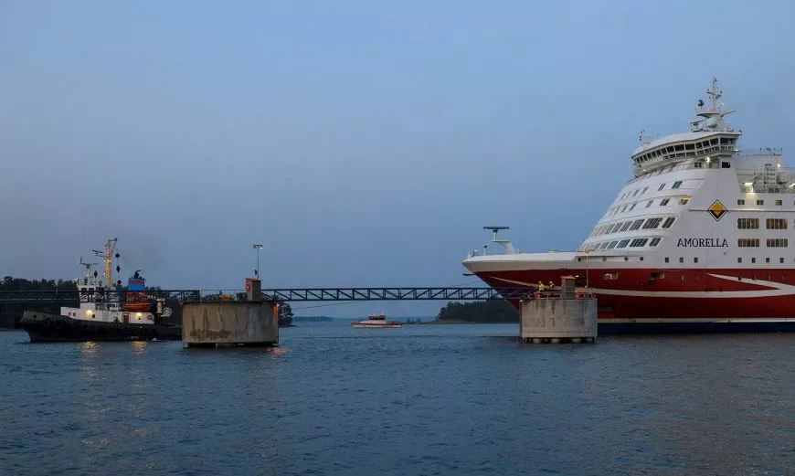 Паром Viking Line сел на мель. За спасение находившихся на нем автомобилей потребовали тысячи евро