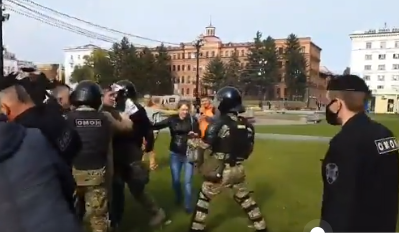 По примеру Минска:  в Хабаровске ОМОН разогнал акцию в поддержку Сергея Фургала