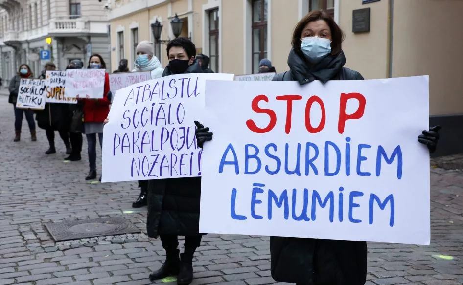 «Петравича, не выступай против нас, заступись за нас». Соцработники недовольны условиями труда и министром