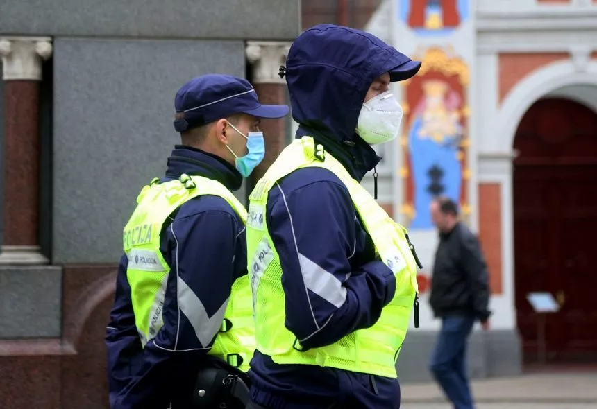 Четверо юношей ехали в одном автомобиле: итог — штраф 40 евро каждому