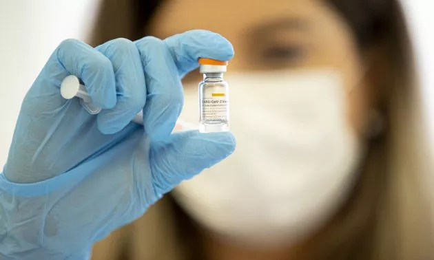 Сегодня в Латвию планируется доставка 1170 вакцин «Pfizer»/»BioNTech»