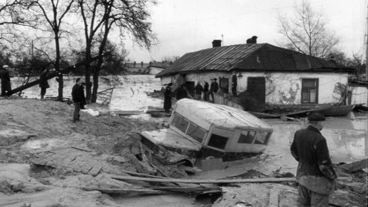 «Не успевшие выбраться попали под стену этой жижи»: в 1961 году в Киеве произошла Куреневская трагедия