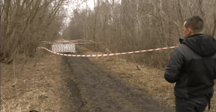 Опасный маршрут: в Саласпилсе обнаружен карстовый провал (ВИДЕО)