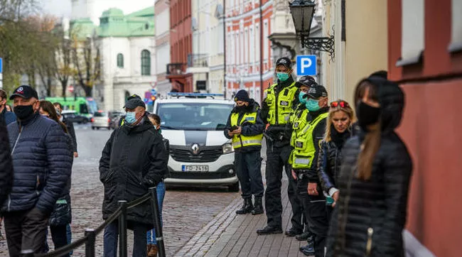 Самое частое нарушение – собрания: то в бане 24 человека, то сексуслуги, то авто, полное молодежи
