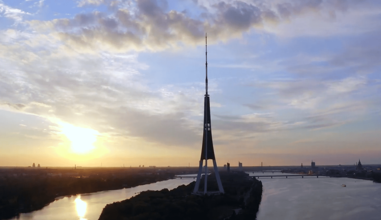 Перестройка телебашни в Риге приостановлена: сильно подорожали материалы